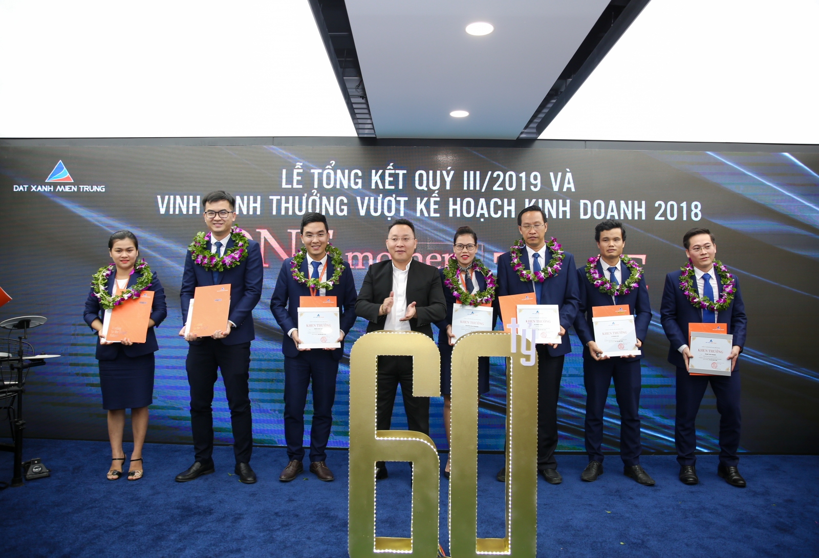 Đất Xanh Miền Trung trao 60 tỷ cho CBNV tại Lễ tổng kết hoạt động kinh doanh quý 3/2019